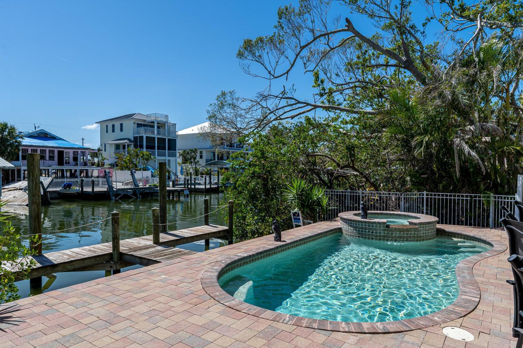 Holiday home Freshly Squeezed: 5br, Pool, & Canal Views