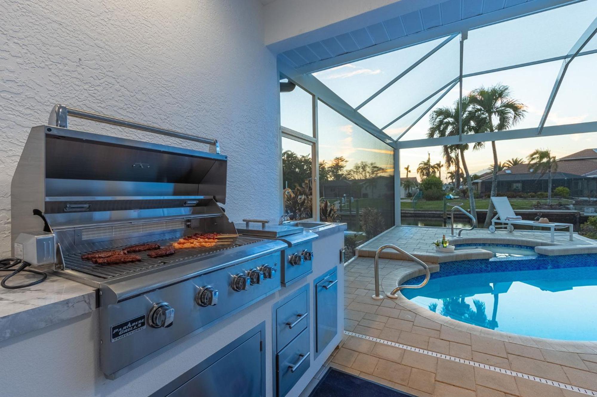 Experience Luxury- Gulf Access, Stunning Canal Views, Heated Pool- Avalon - Roelens Holiday home Cape Coral