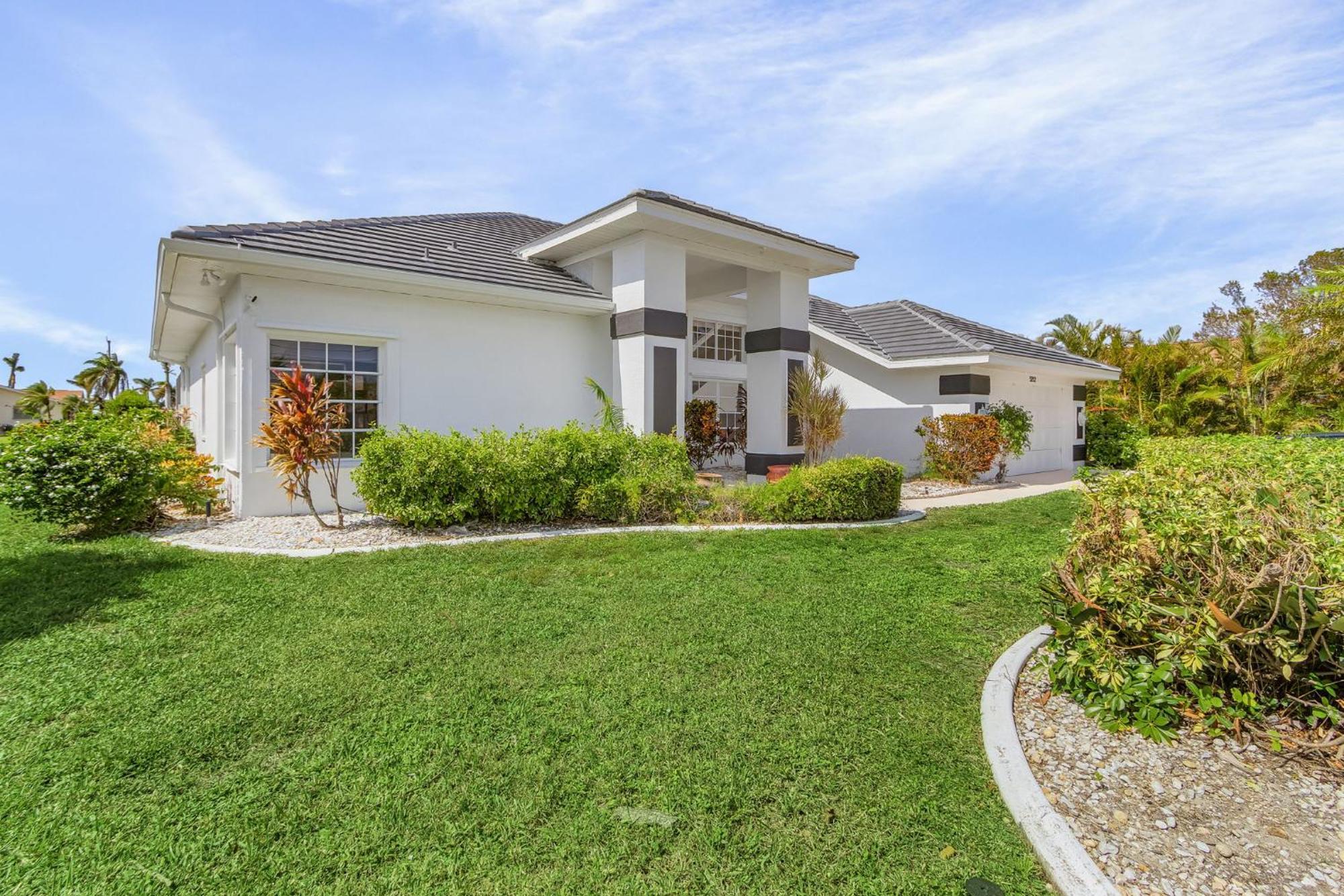 Experience Luxury- Gulf Access, Stunning Canal Views, Heated Pool- Avalon - Roelens