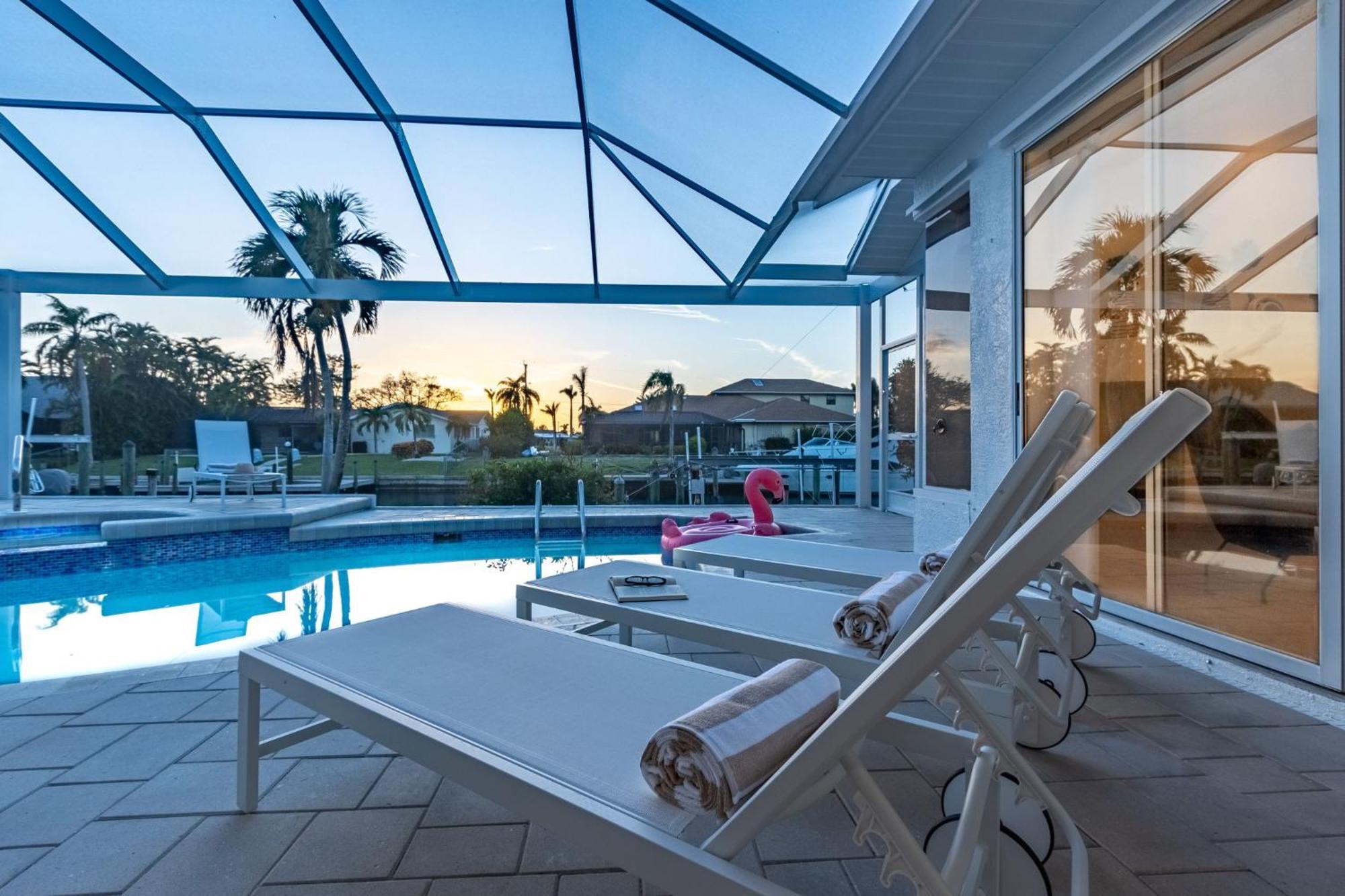 Experience Luxury- Gulf Access, Stunning Canal Views, Heated Pool- Avalon - Roelens * Cape Coral