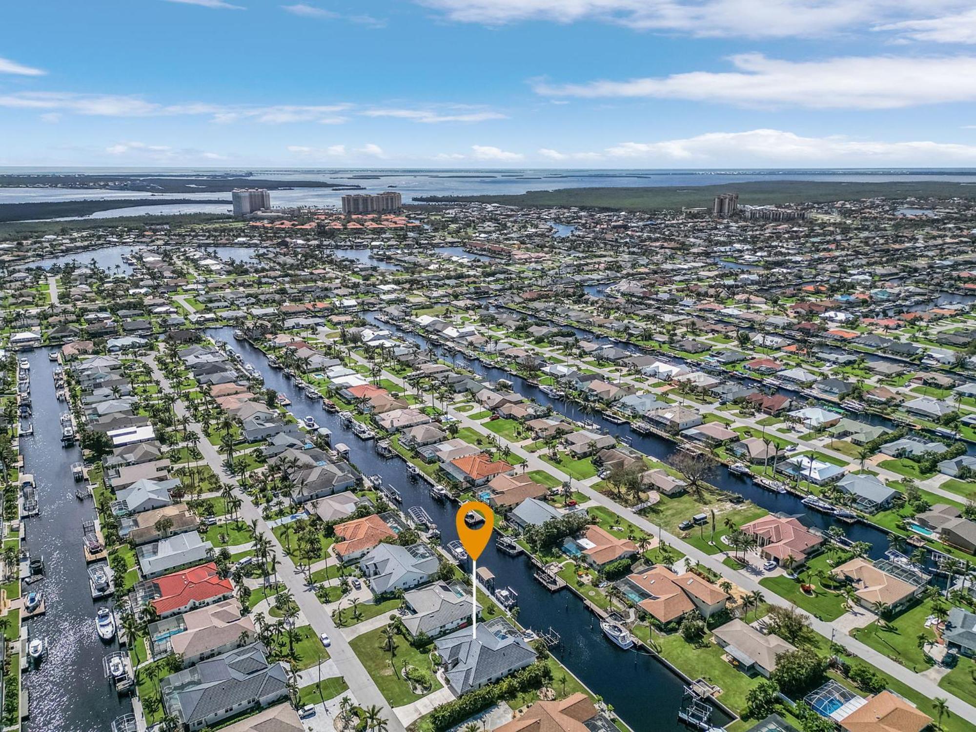 Experience Luxury- Gulf Access, Stunning Canal Views, Heated Pool- Avalon - Roelens Cape Coral