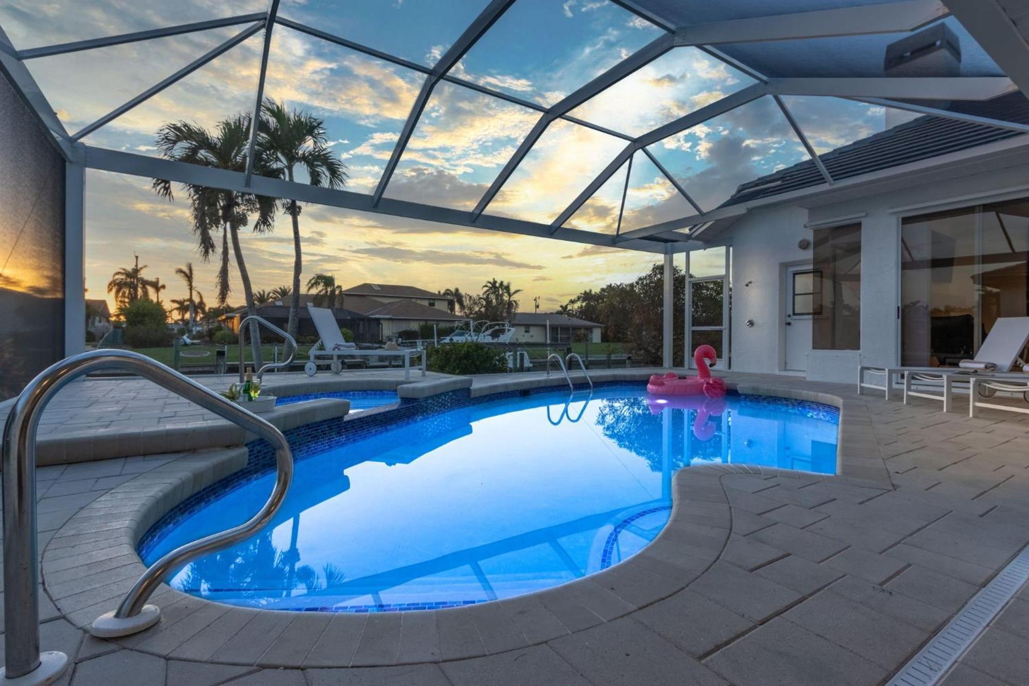 Experience Luxury- Gulf Access, Stunning Canal Views, Heated Pool- Avalon - Roelens
