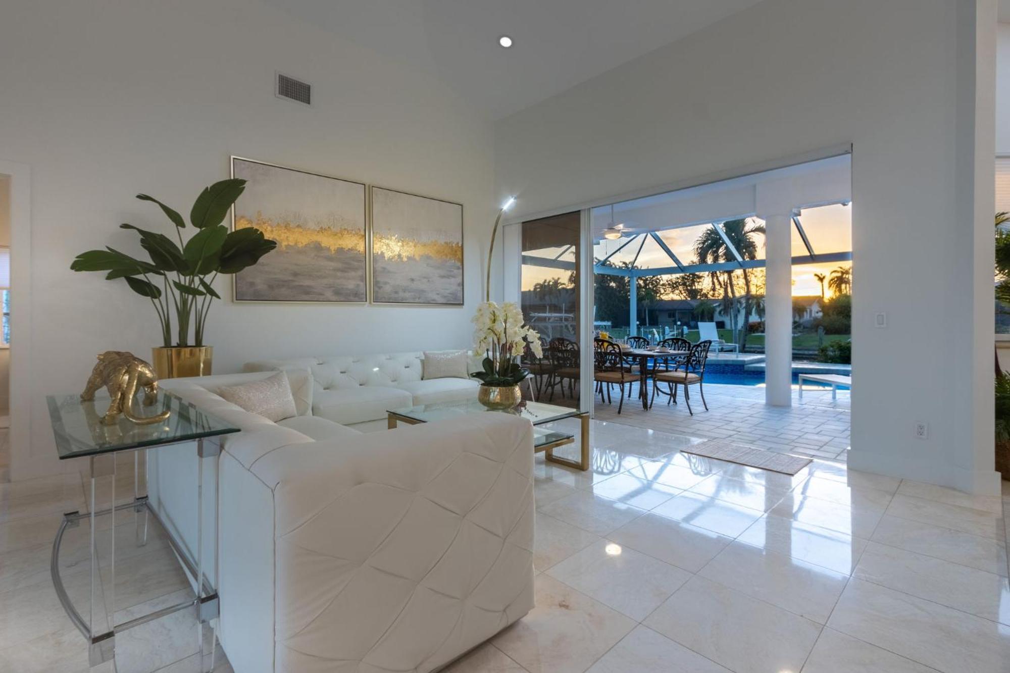 Experience Luxury- Gulf Access, Stunning Canal Views, Heated Pool- Avalon - Roelens Cape Coral
