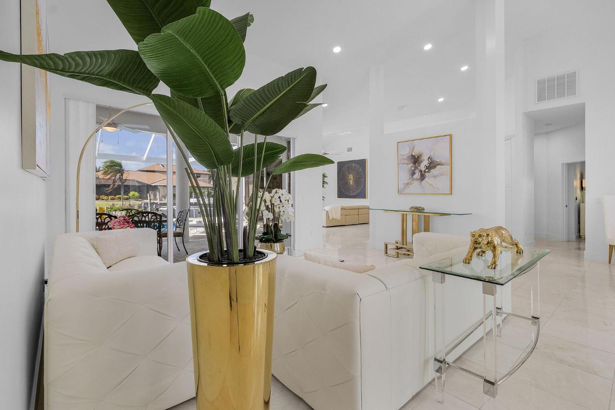 Experience Luxury- Gulf Access, Stunning Canal Views, Heated Pool- Avalon - Roelens
