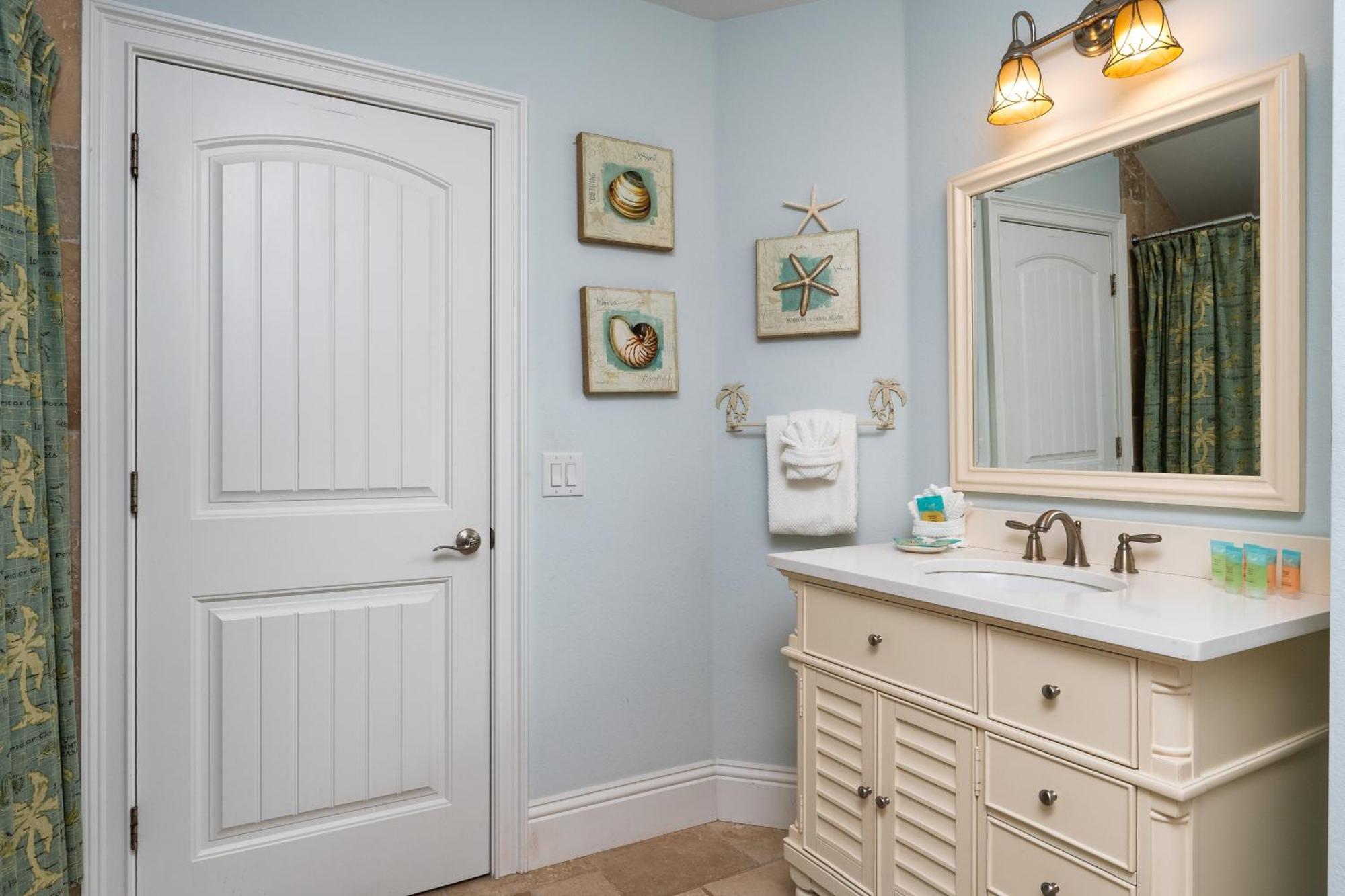 Freshly Squeezed: 5br, Pool, & Canal Views Holiday home *