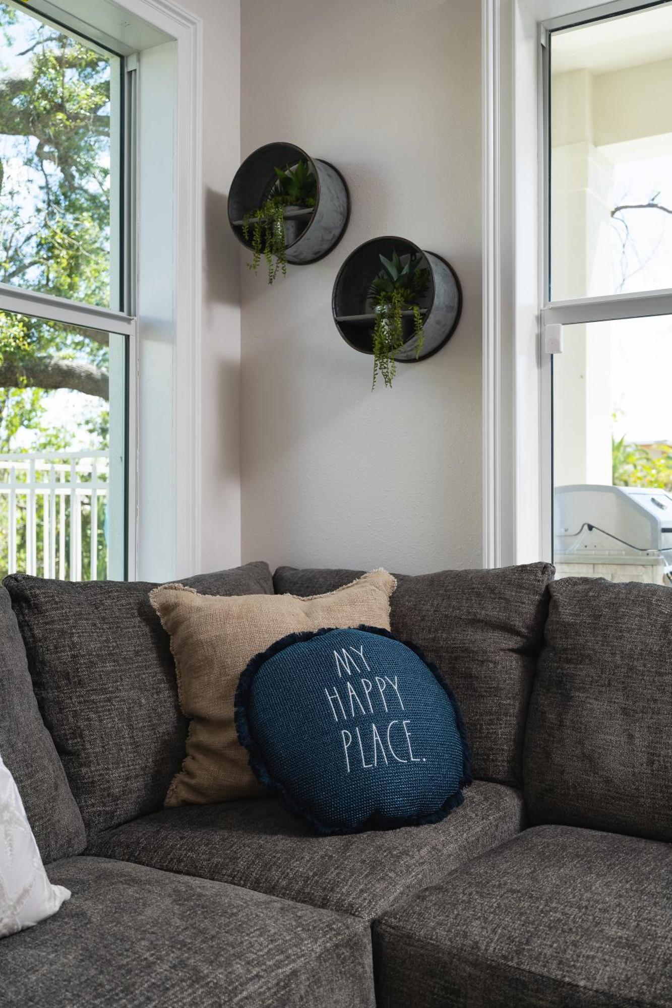 Freshly Squeezed: 5br, Pool, & Canal Views Holiday home
