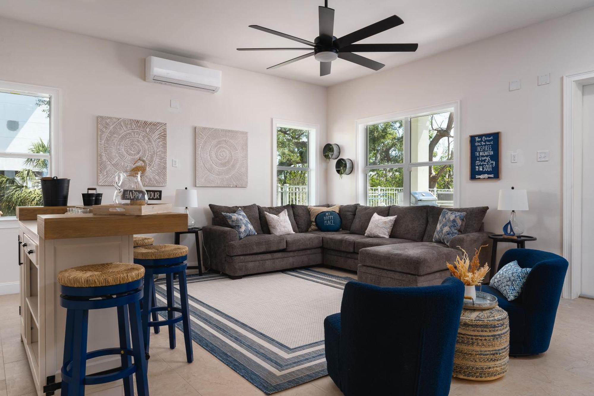 Freshly Squeezed: 5br, Pool, & Canal Views *