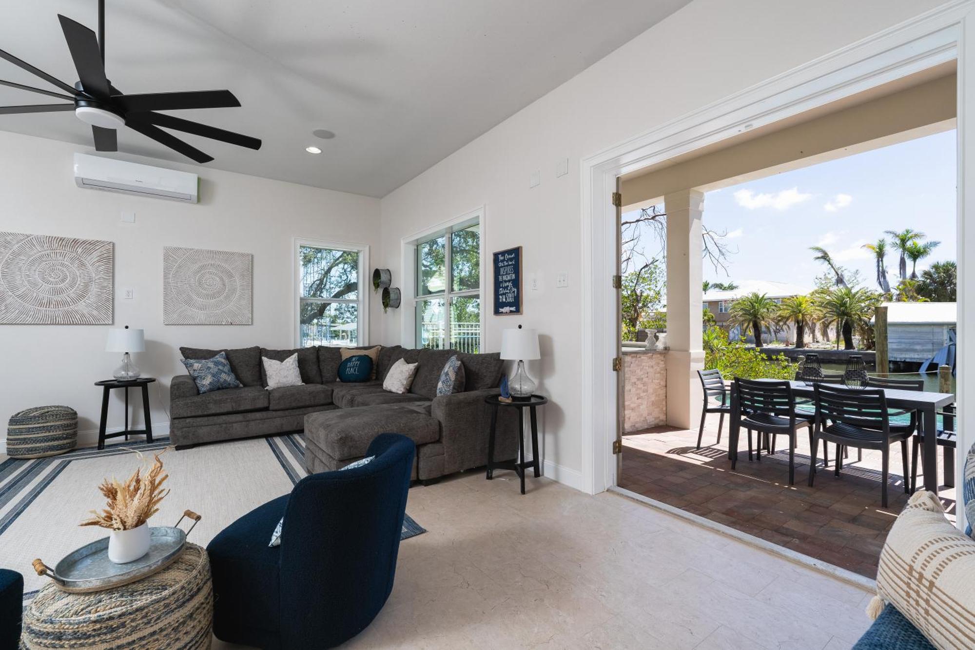 Freshly Squeezed: 5br, Pool, & Canal Views Holiday home *