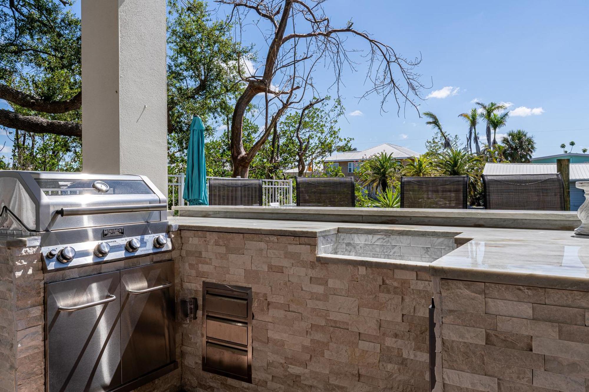 Freshly Squeezed: 5br, Pool, & Canal Views Holiday home *
