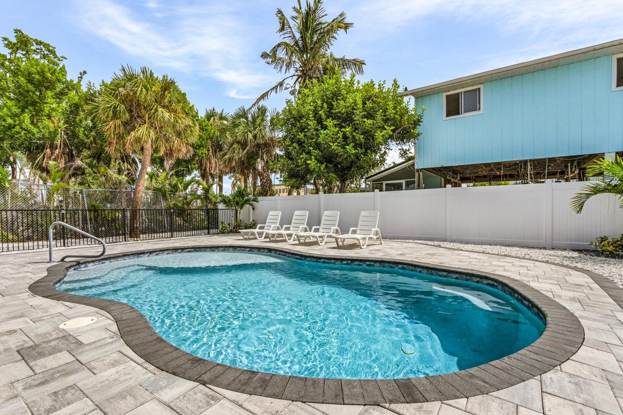 Holiday home Luxury Retreat: With Pool *