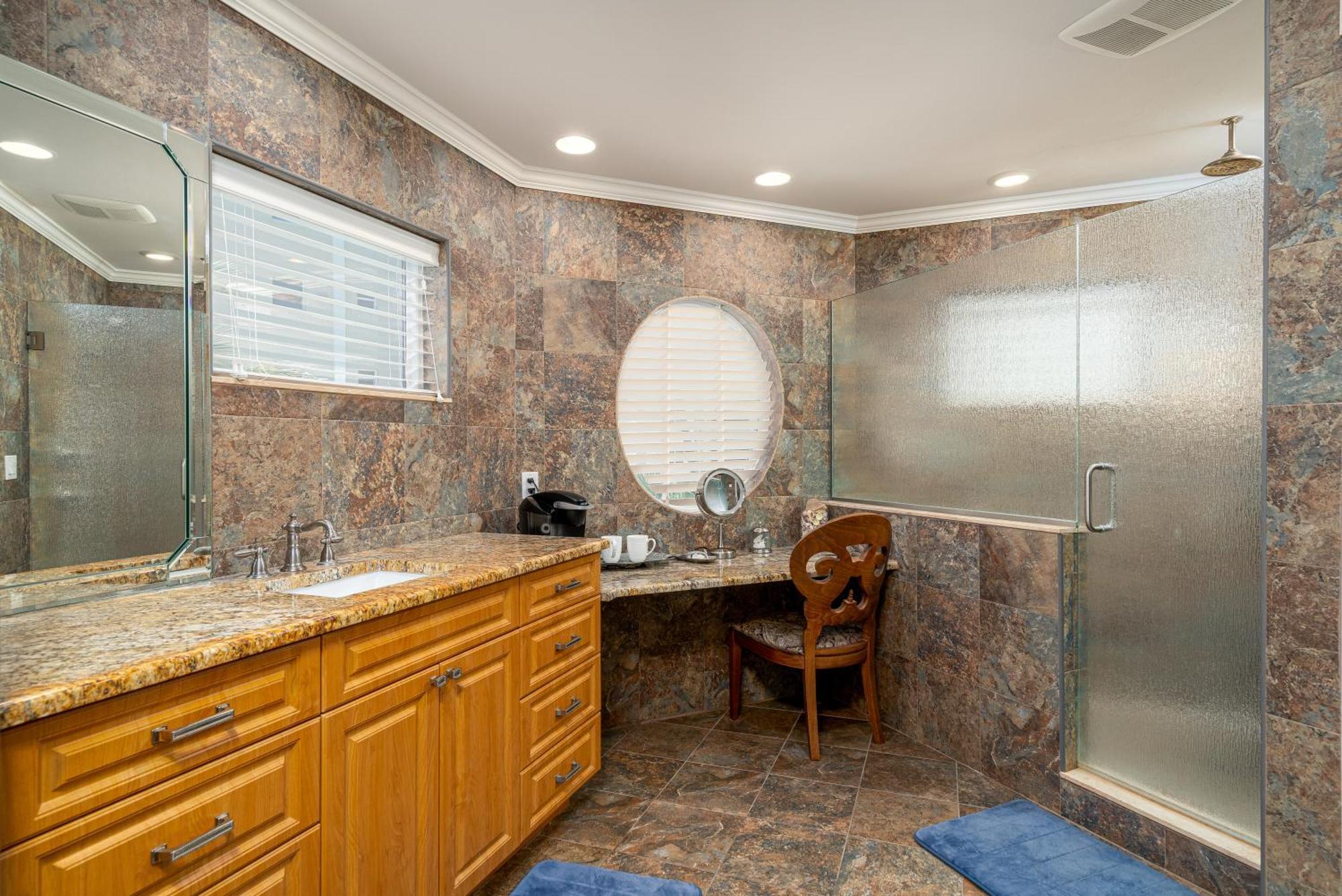 Holiday home Oceanview Luxury: Sunset Views, Pool, Access