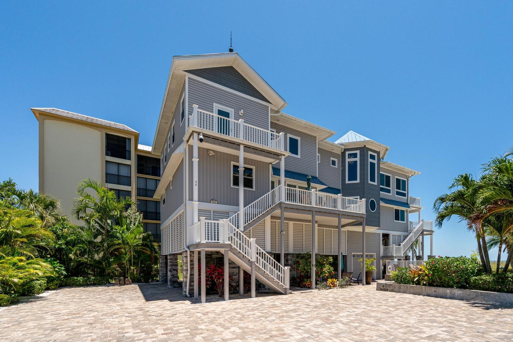 Oceanview Luxury: Sunset Views, Pool, Access Holiday home Fort Myers Beach
