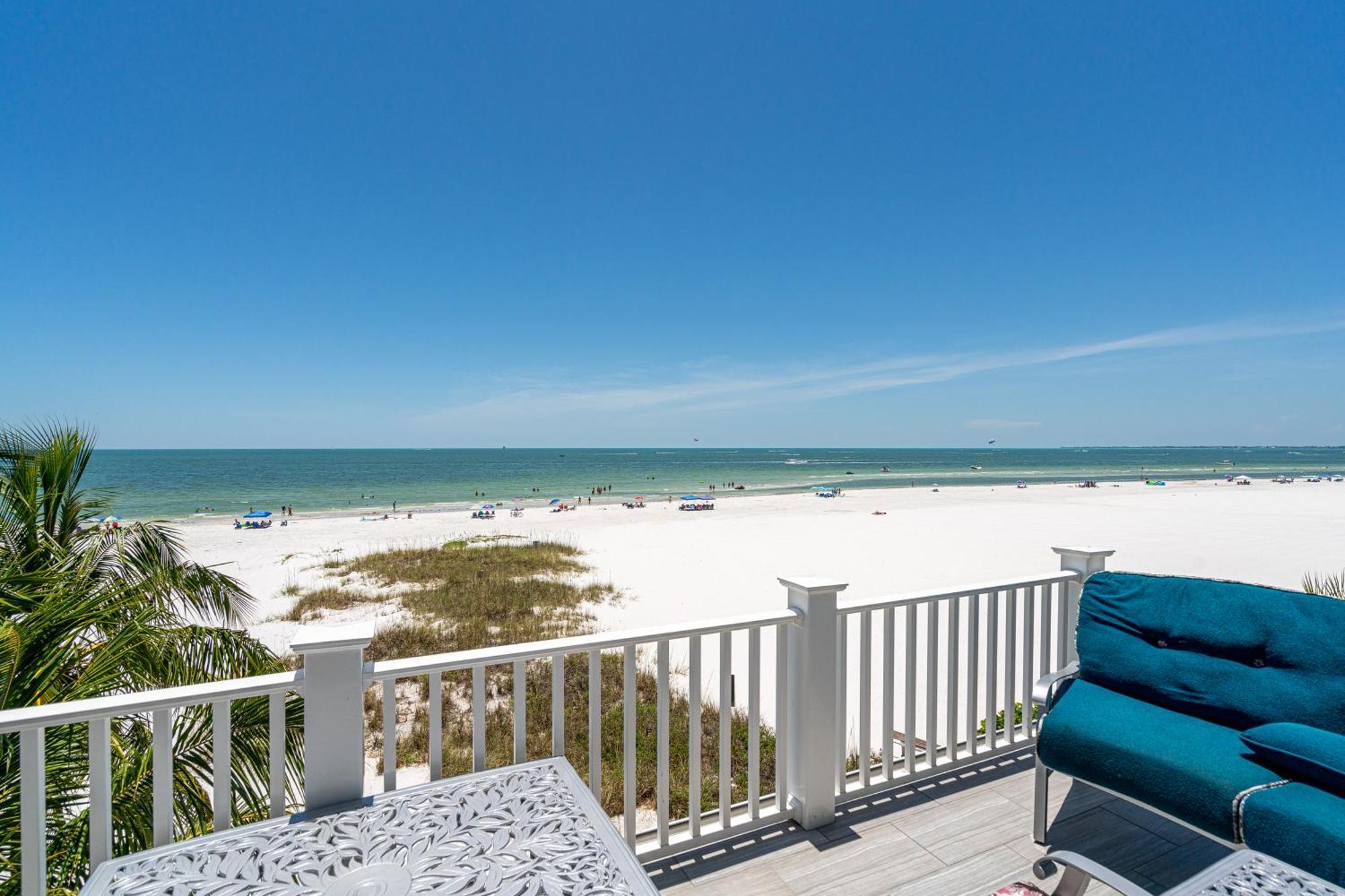 Oceanview Luxury: Sunset Views, Pool, Access Holiday home
