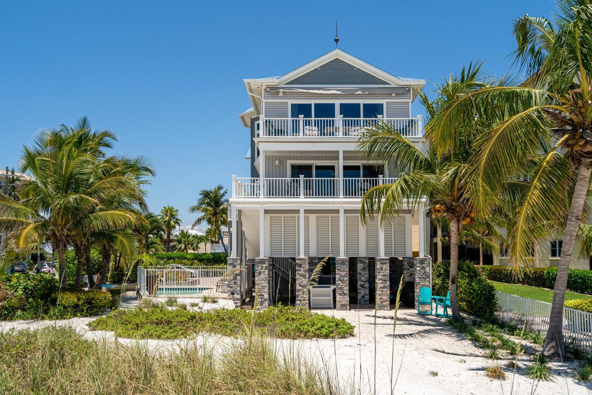 Holiday home Oceanview Luxury: Sunset Views, Pool, Access