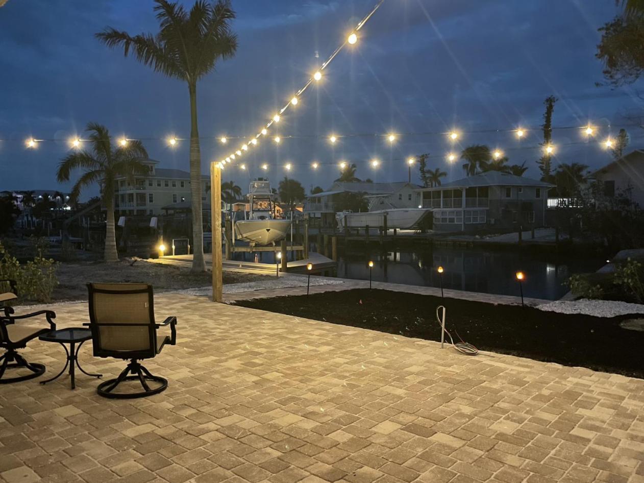 Holiday home Waterfront Paradise: Cozy 3br With Hot Tub & Dock
