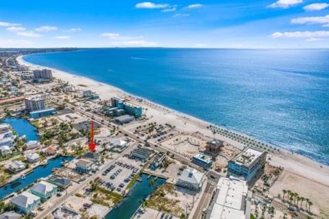 Waterfront Paradise: Cozy 3br With Hot Tub & Dock *