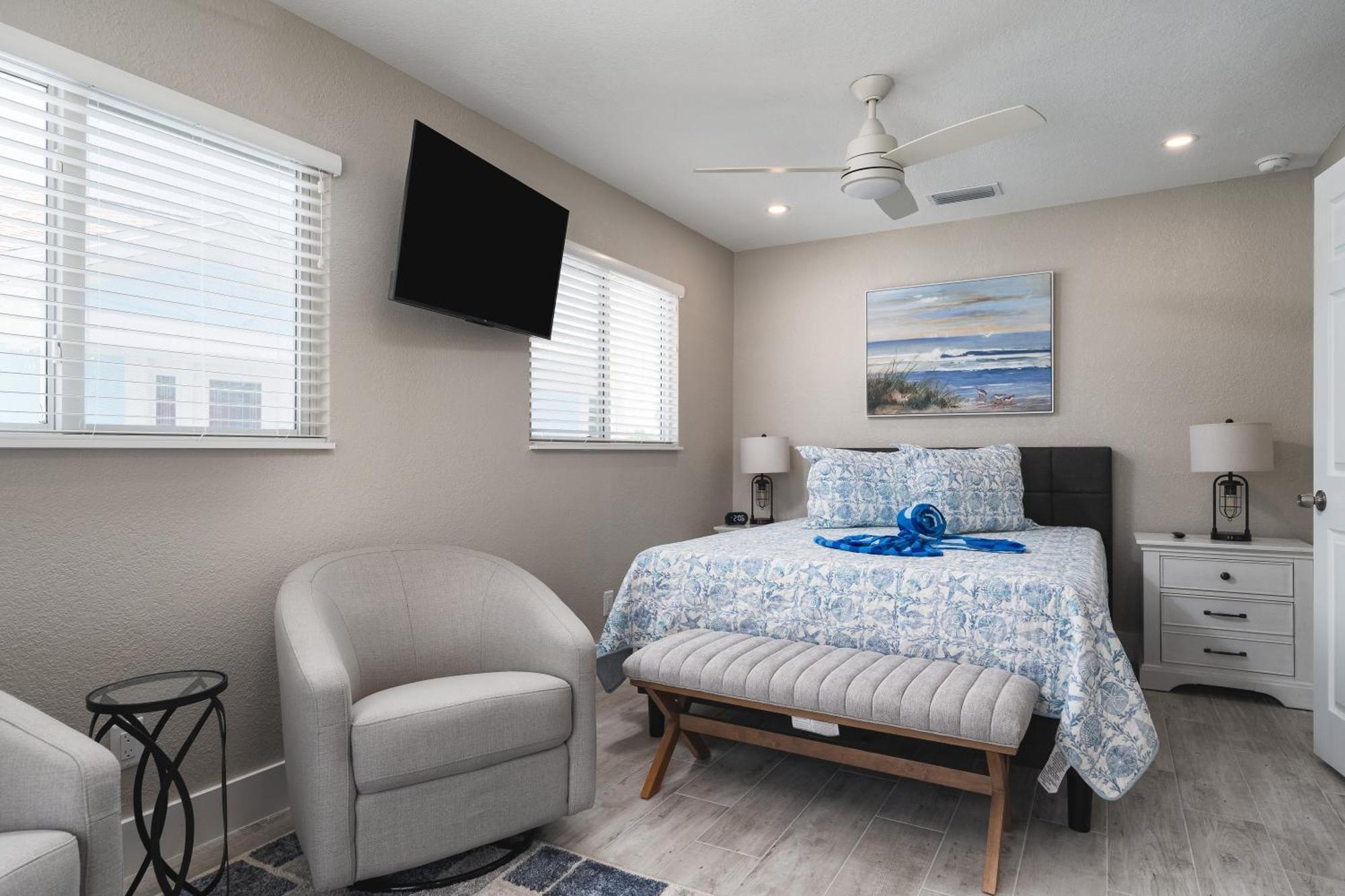 Holiday home Waterfront Paradise: Cozy 3br With Hot Tub & Dock Fort Myers Beach
