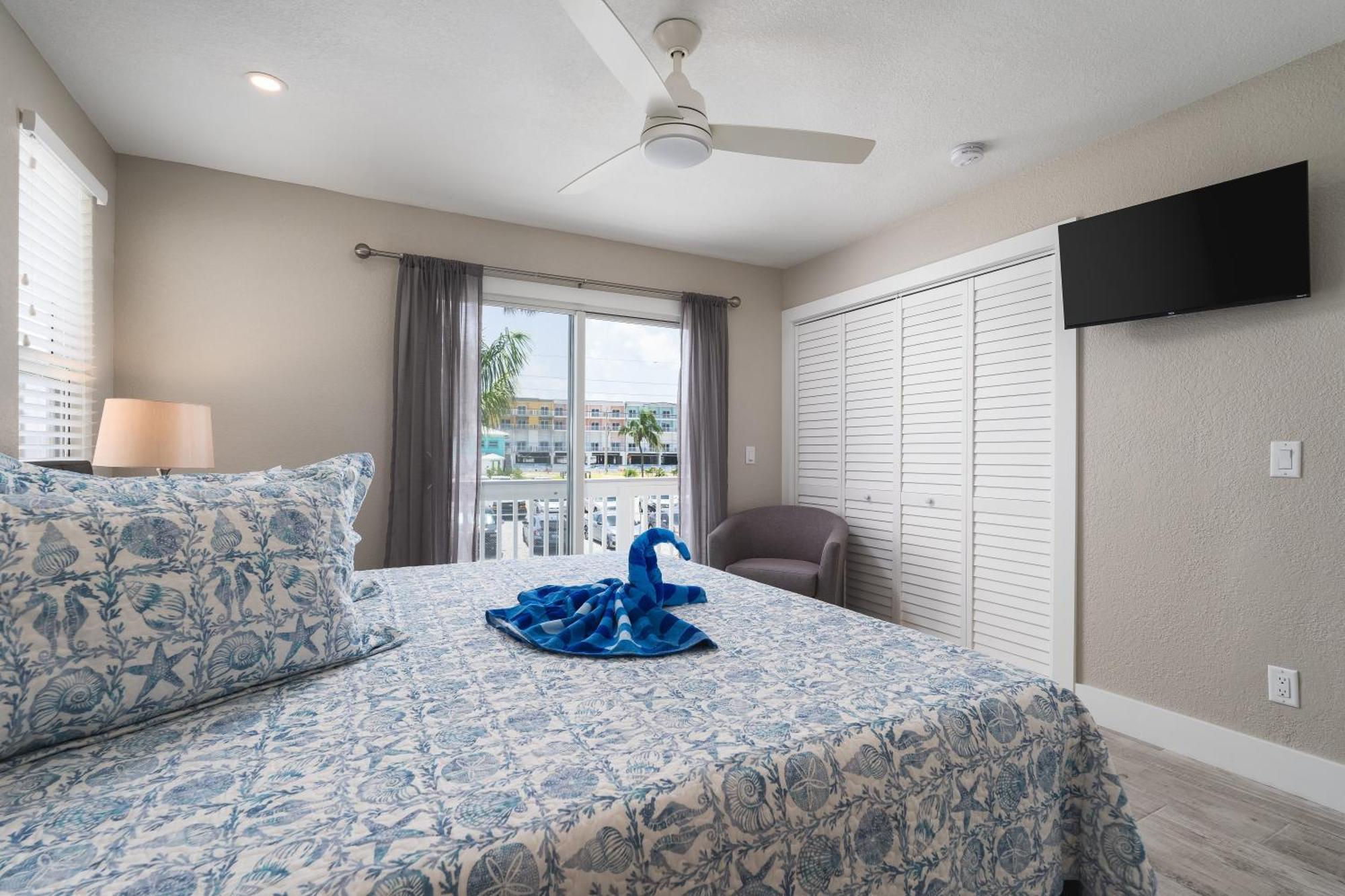 Waterfront Paradise: Cozy 3br With Hot Tub & Dock *