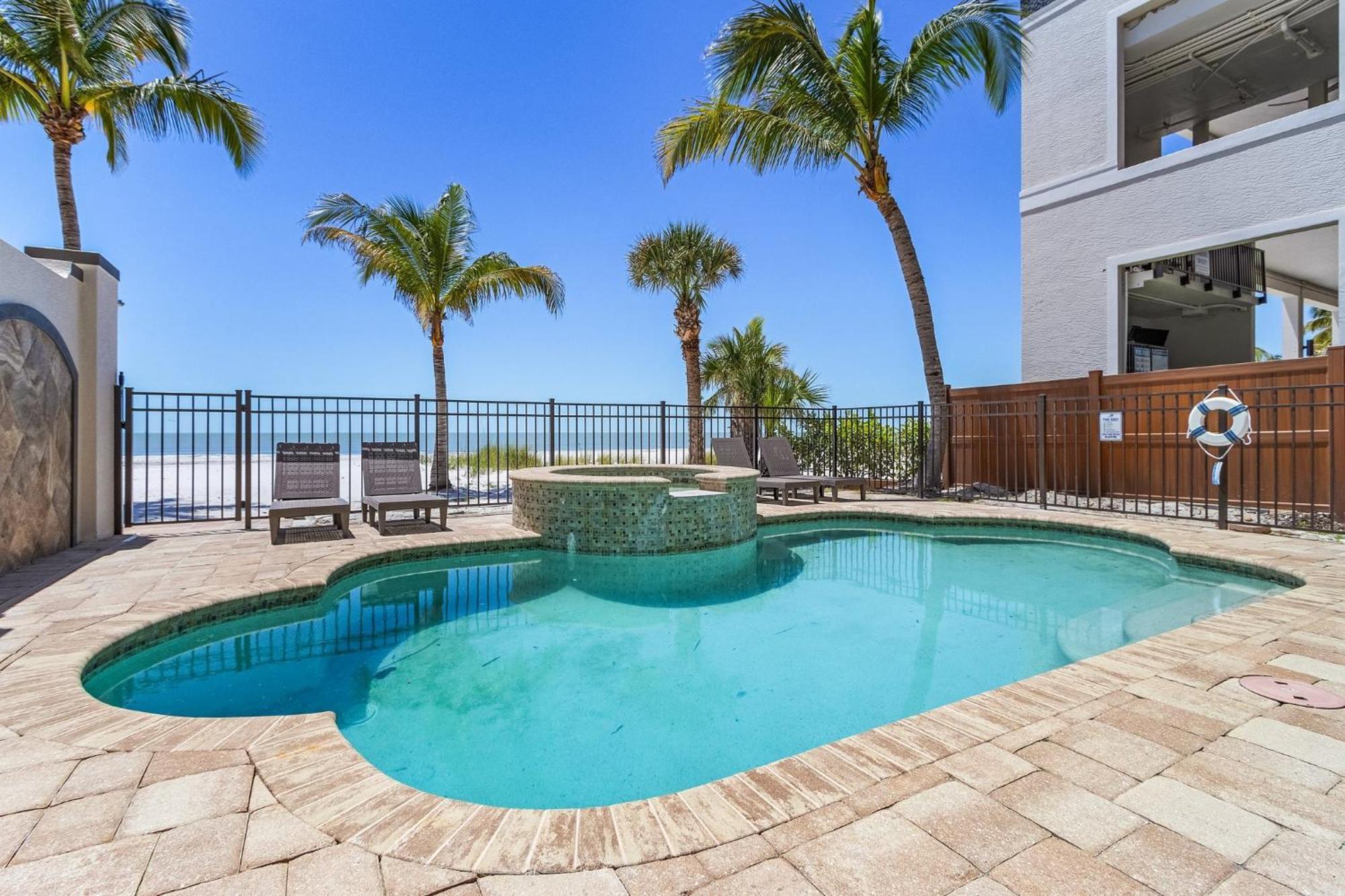 Beachfront 5br: Heated Pool, Spa, Elevator, Views * Fort Myers Beach
