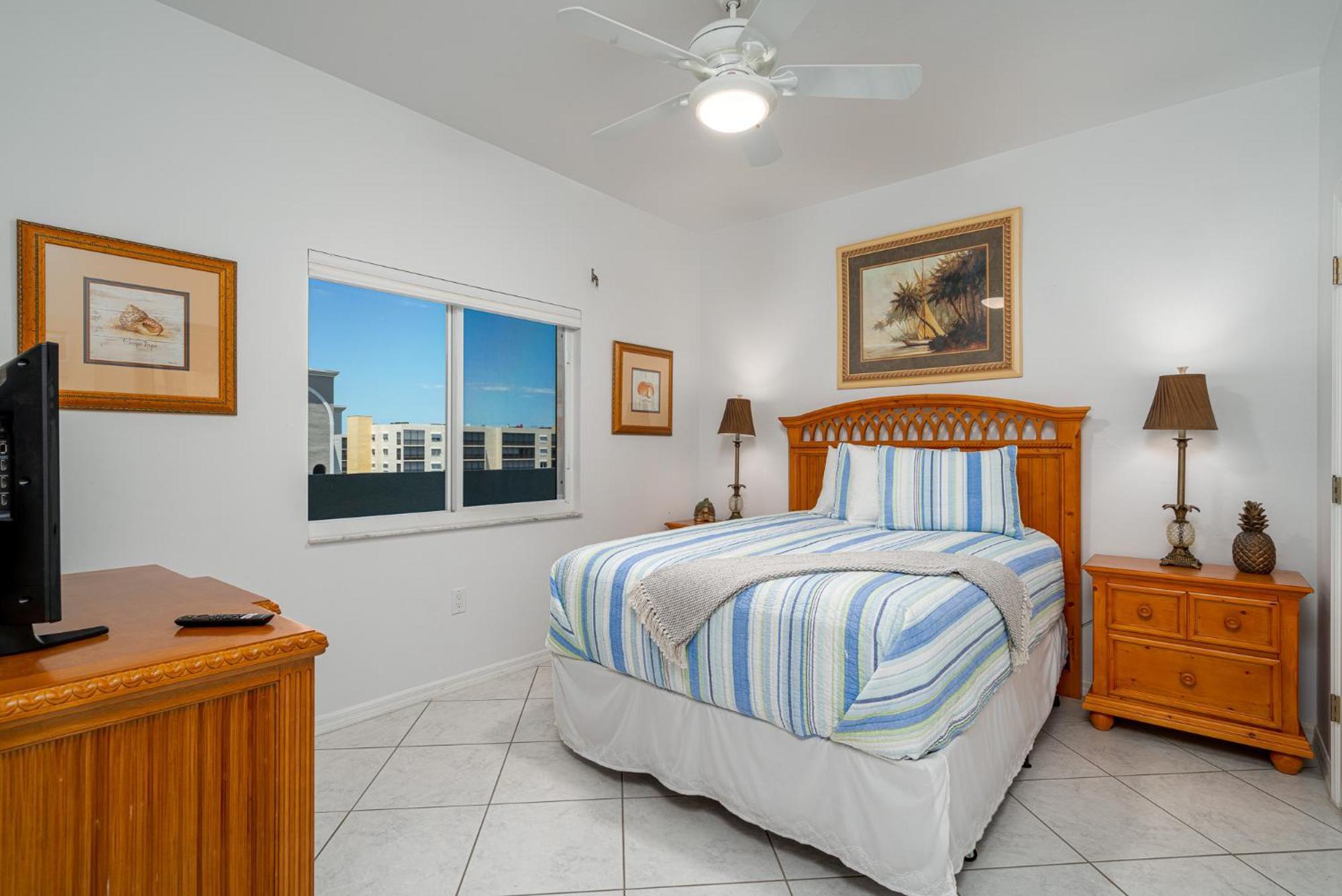 Beachside W/ Pool, Lanai & Walk To * Fort Myers Beach