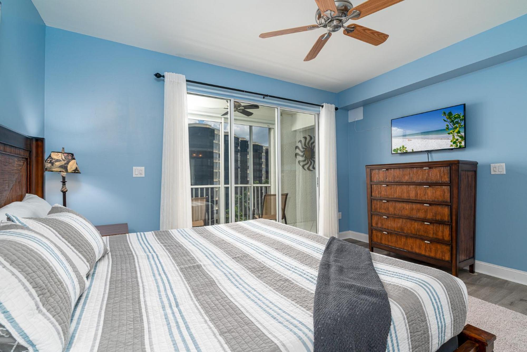 Beachside W/ Pool, Lanai & Walk To Holiday home Fort Myers Beach