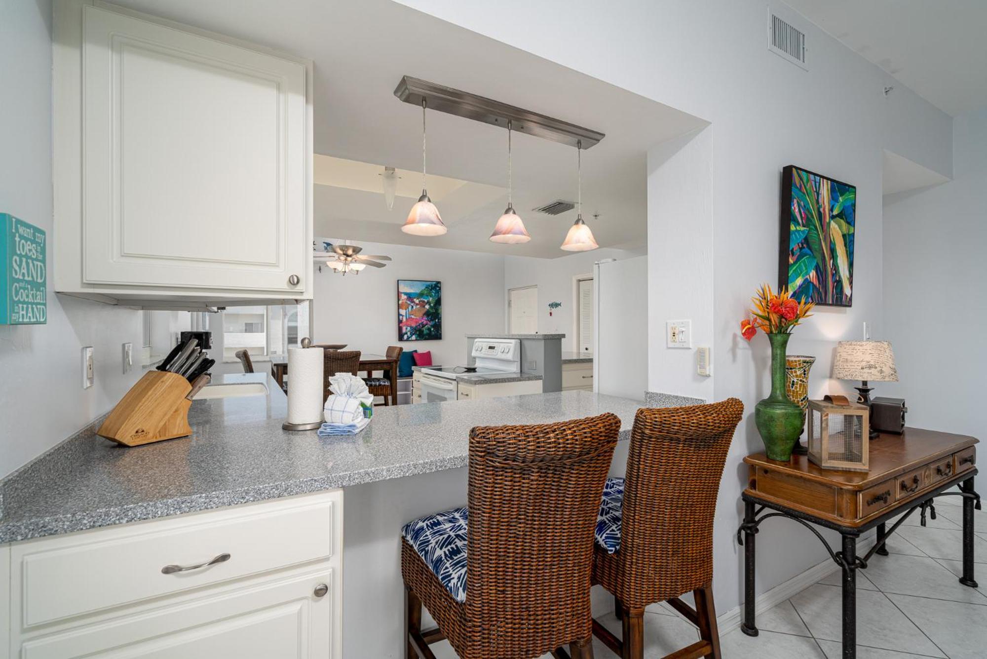 Beachside W/ Pool, Lanai & Walk To Holiday home