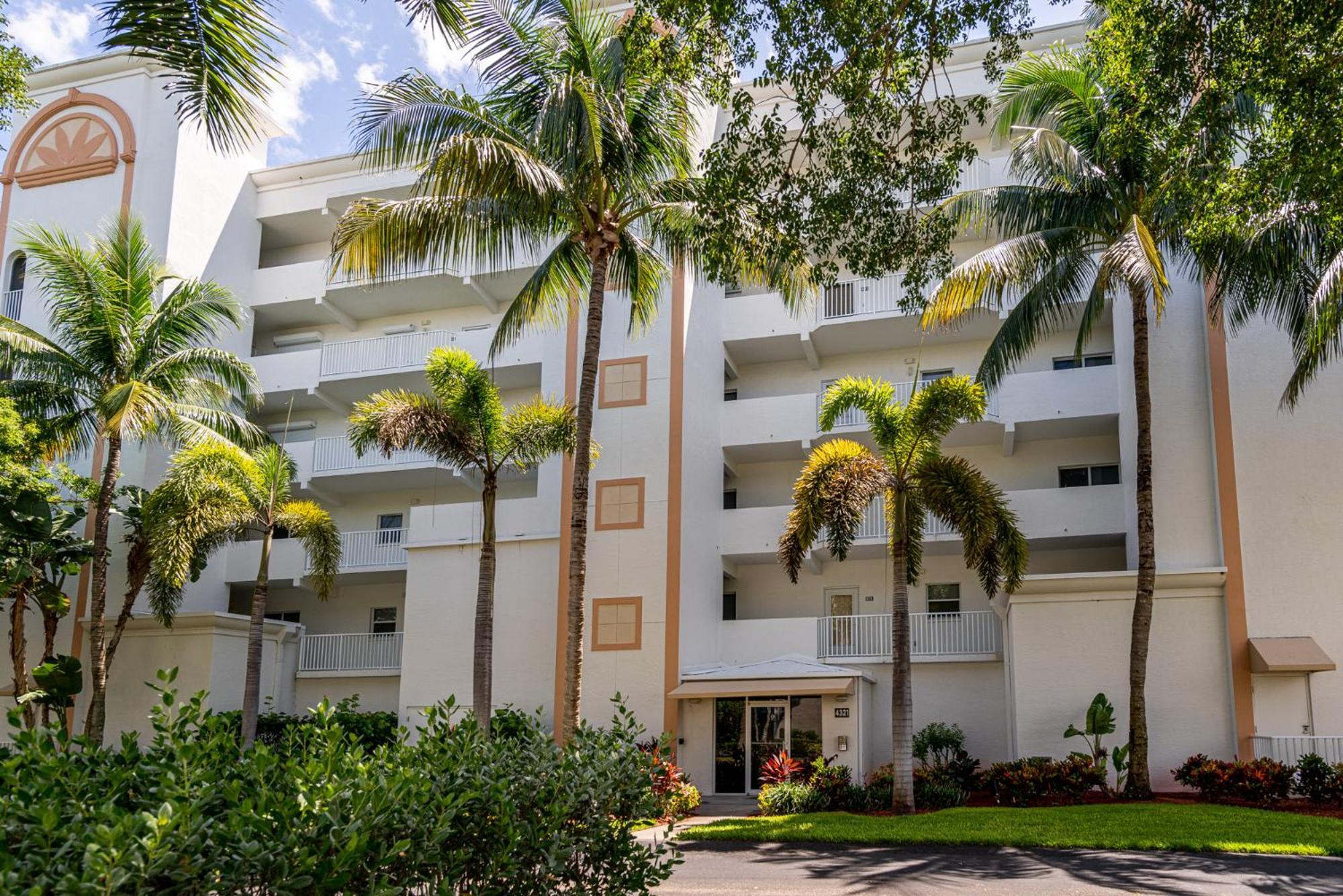 Holiday home Beachside W/ Pool, Lanai & Walk To *