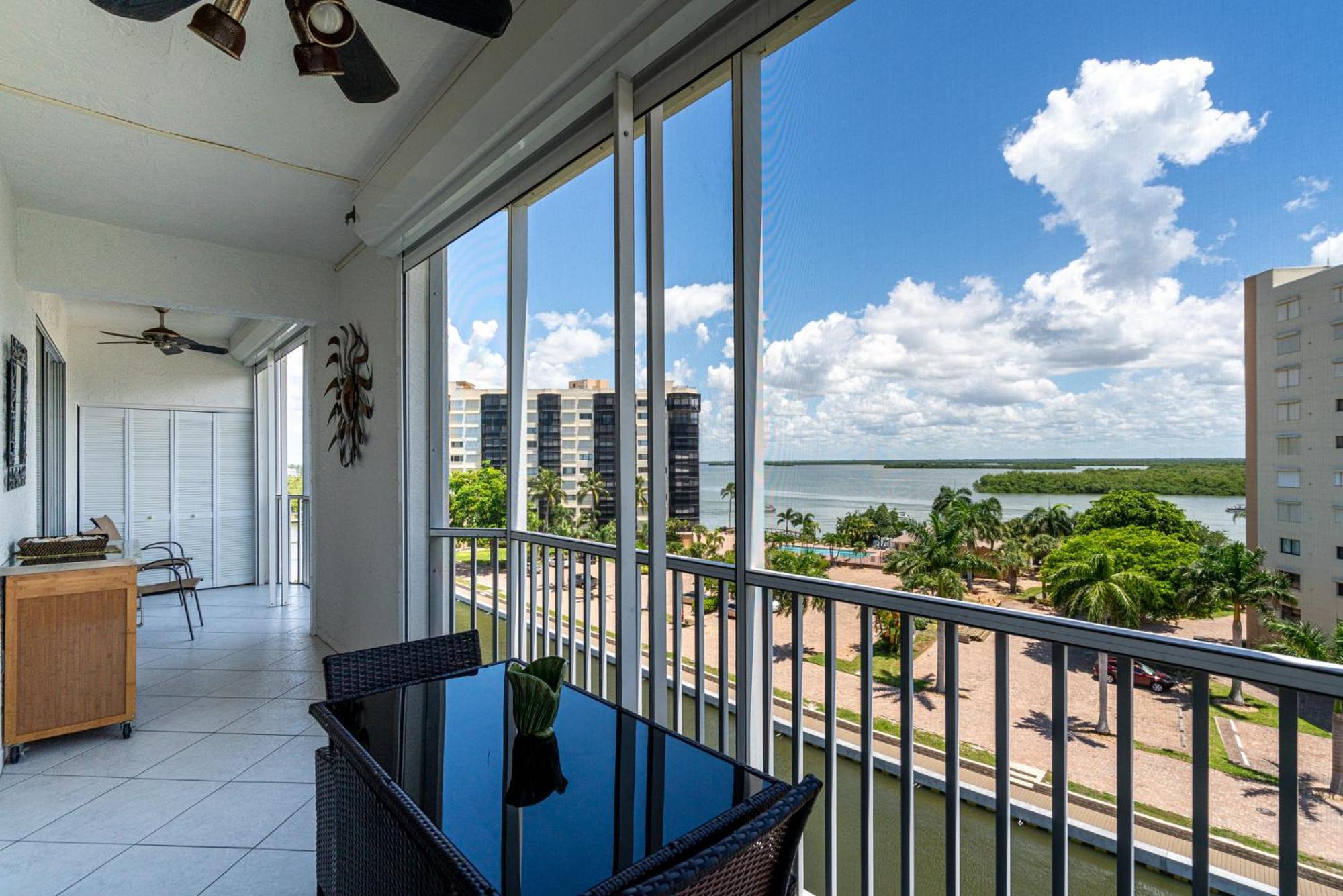 Beachside W/ Pool, Lanai & Walk To Holiday home Fort Myers Beach