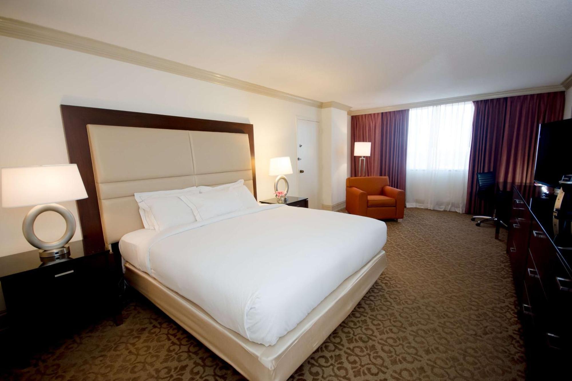 Hilton Palm Pbi Hotel Cloud Lake