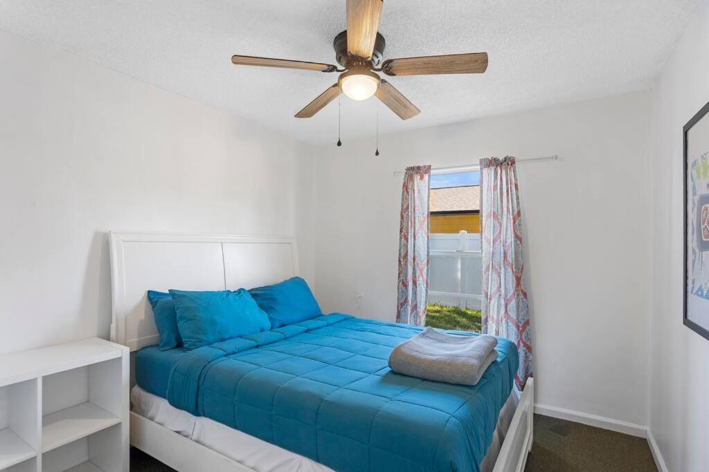 6 Minutes Away From The 4 Bd Retreat W Free Parking