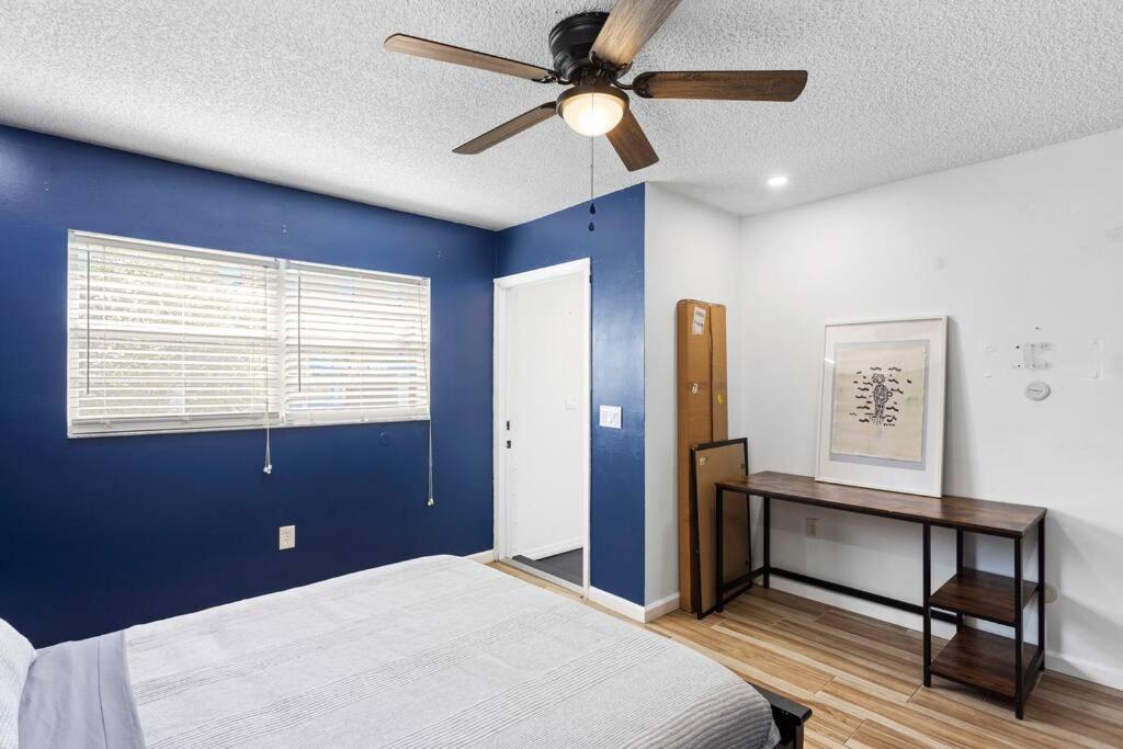 6 Minutes Away From The 4 Bd Retreat W Free Parking Apartment *