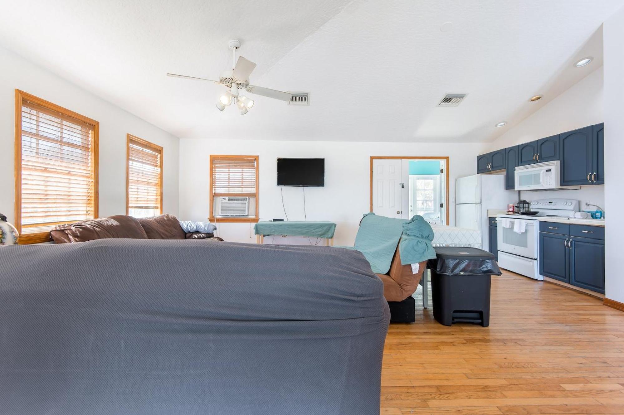 Apartment Coastal 2br With Direct Access