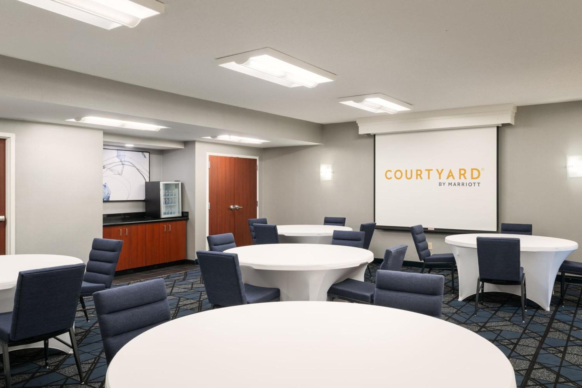 Courtyard West Hotel