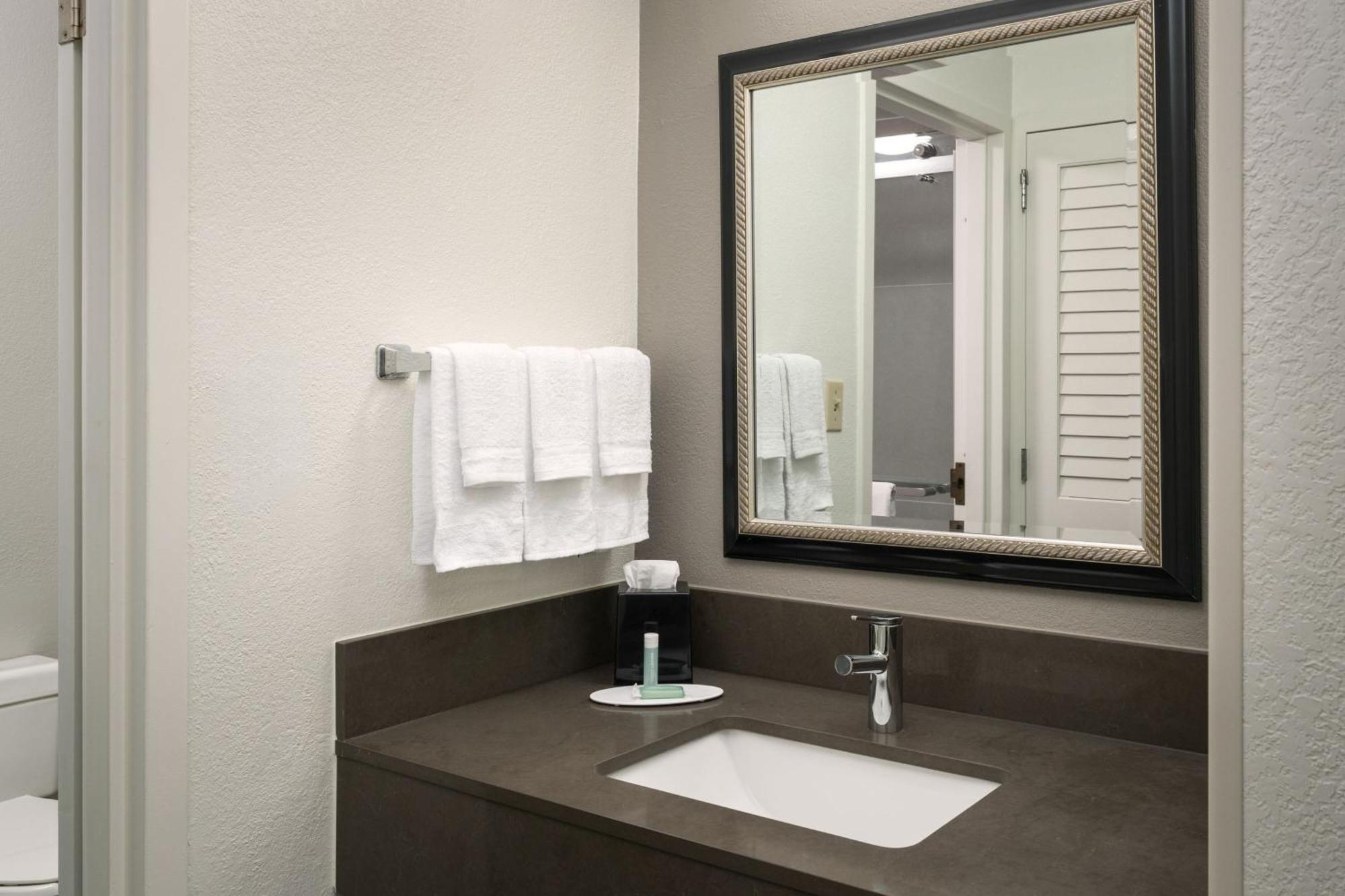 Courtyard West 3*