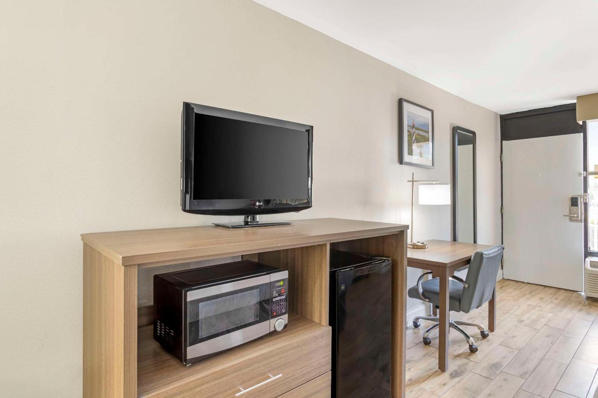 Quality & St Augustine Area Hotel 2*