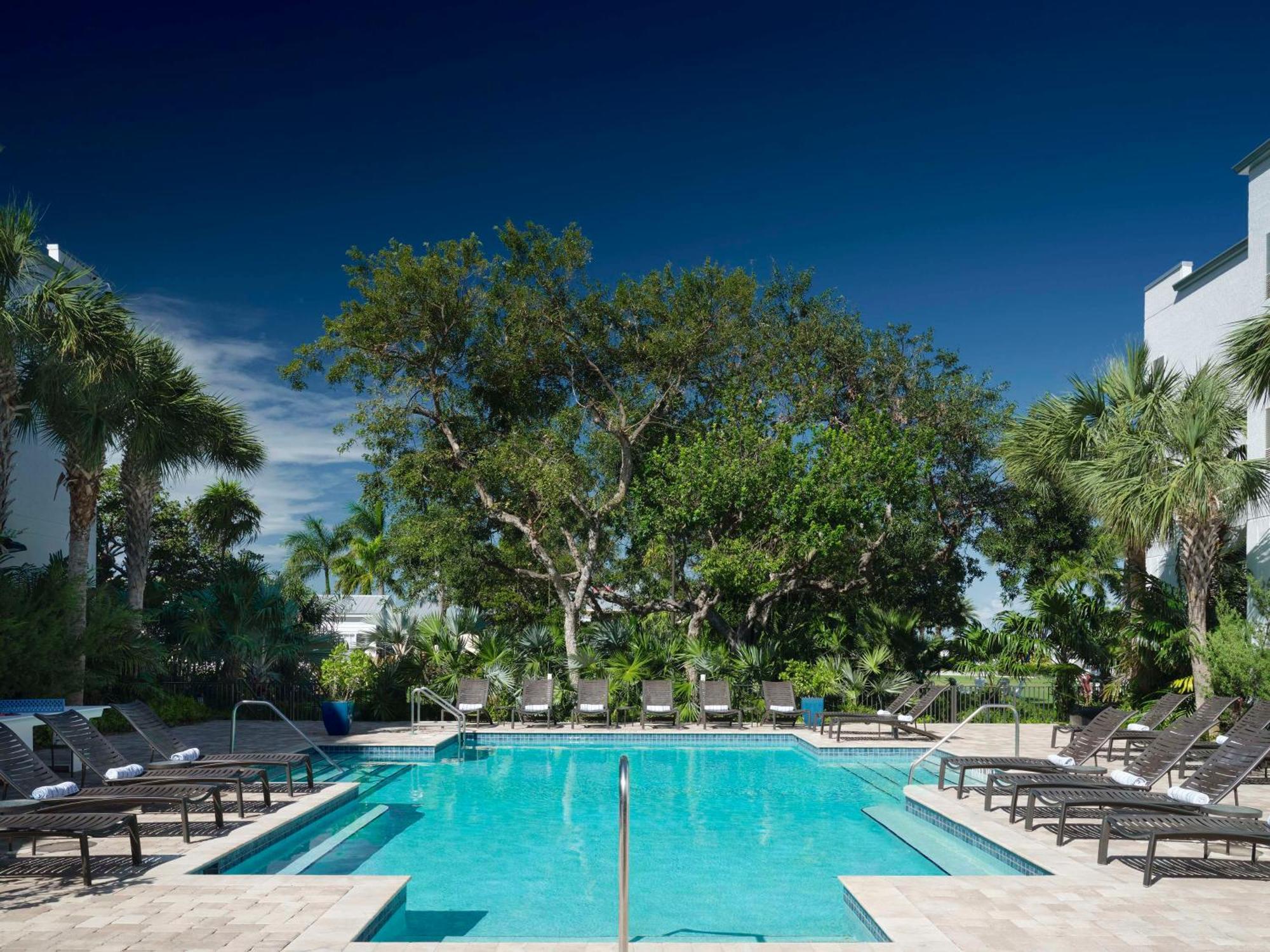 Faro Blanco & Yacht Club Marathon, Curio By Hilton 4*