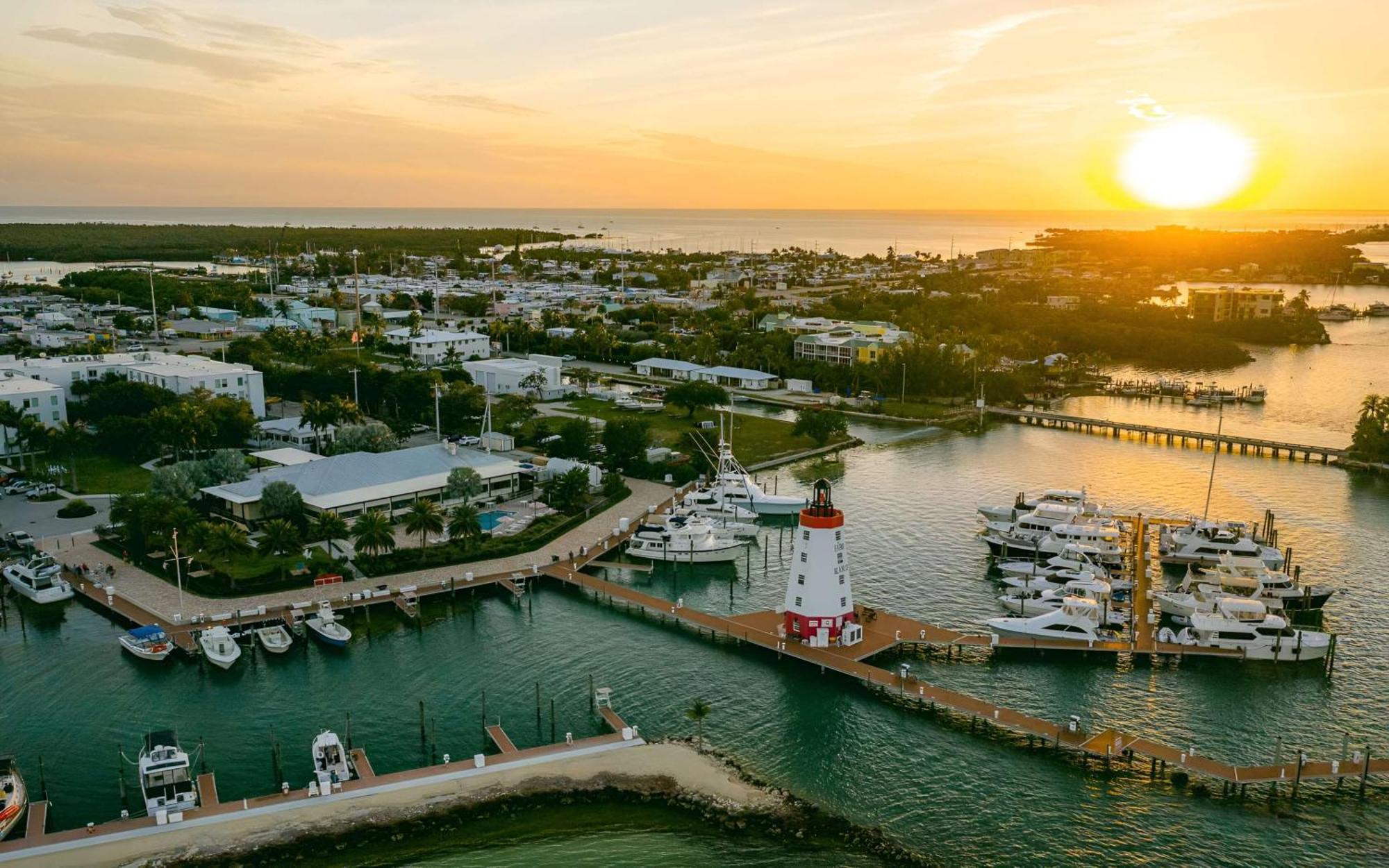 Faro Blanco & Yacht Club Marathon, Curio By Hilton