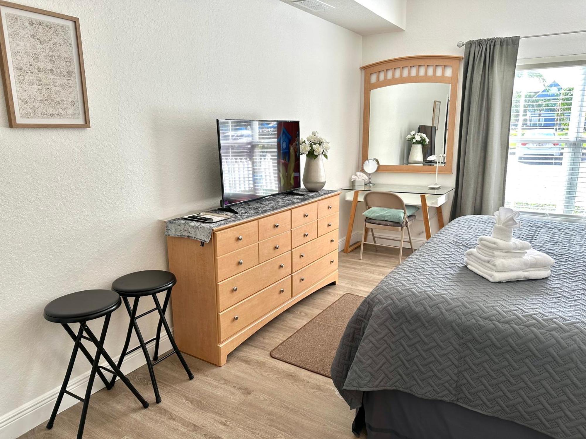 Cozy 4-bedroom Townhome In A Vacation Near Disney-orlando