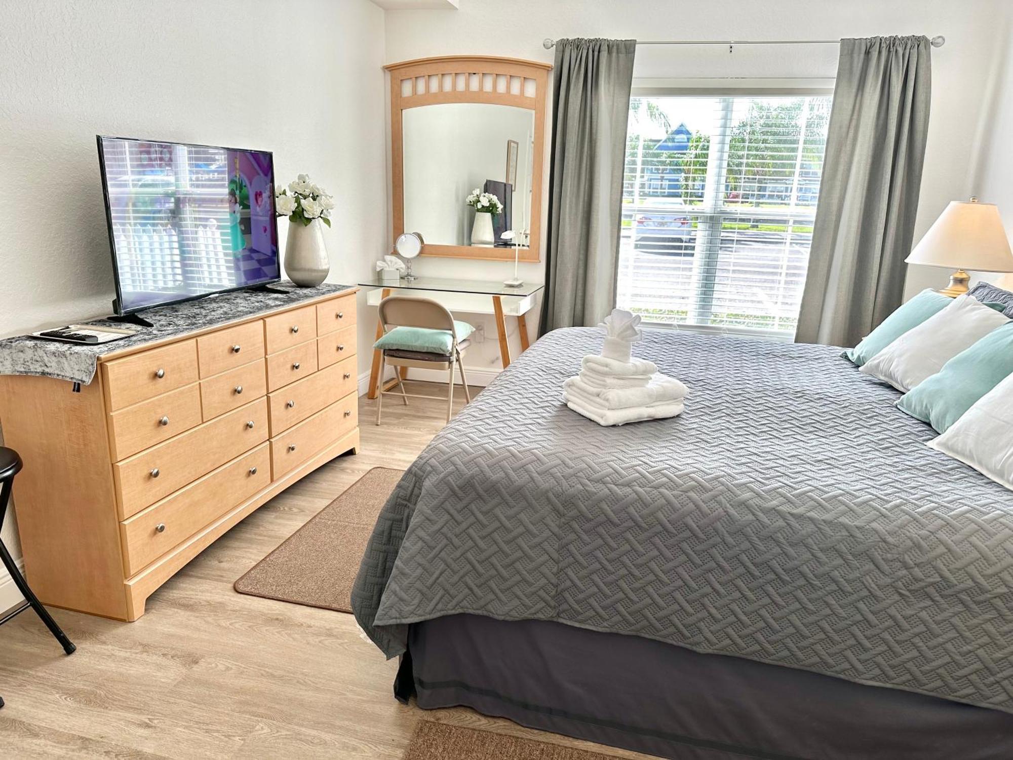 Cozy 4-bedroom Townhome In A Vacation Near Disney-orlando