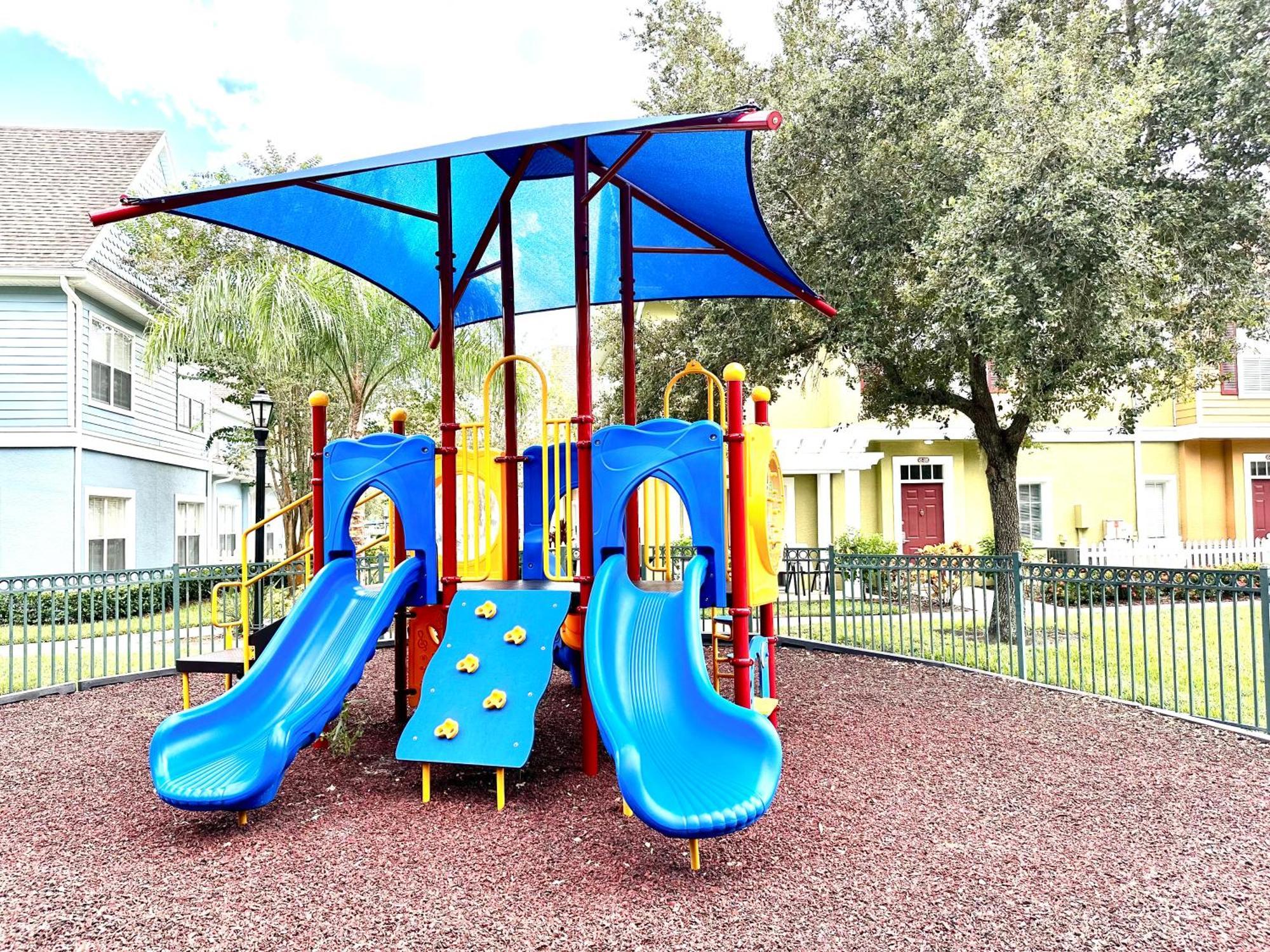 Cozy 4-bedroom Townhome In A Vacation Near Disney-orlando Aparthotel *