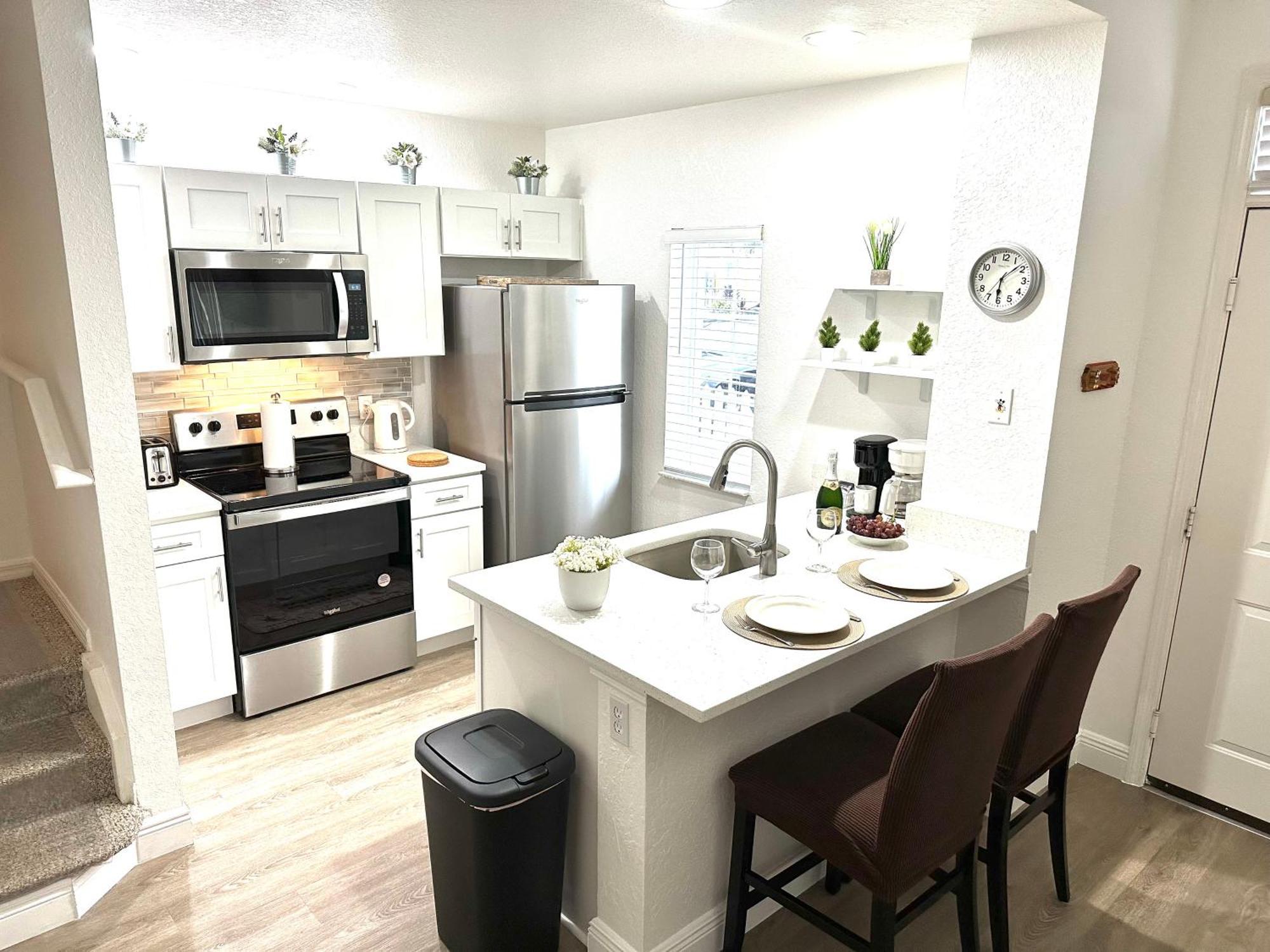 Aparthotel Cozy 4-bedroom Townhome In A Vacation Near Disney-orlando *