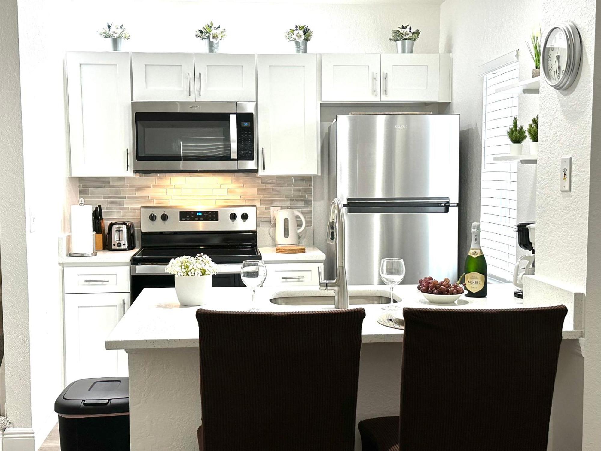 Cozy 4-bedroom Townhome In A Vacation Near Disney-orlando