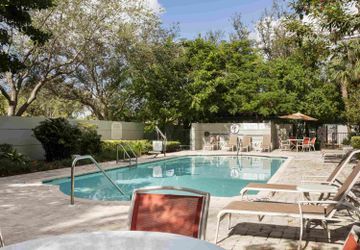 Courtyard By Marriott Lauderdale