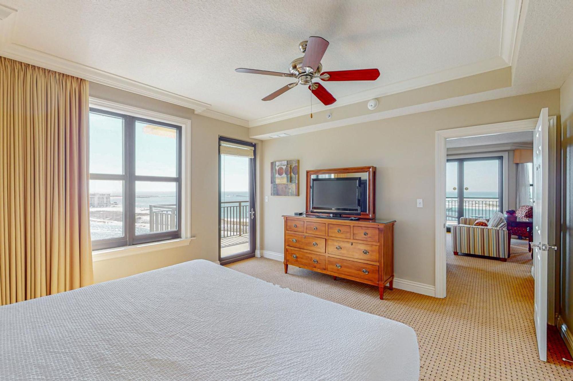 Emerald Grande W625 Apartment *