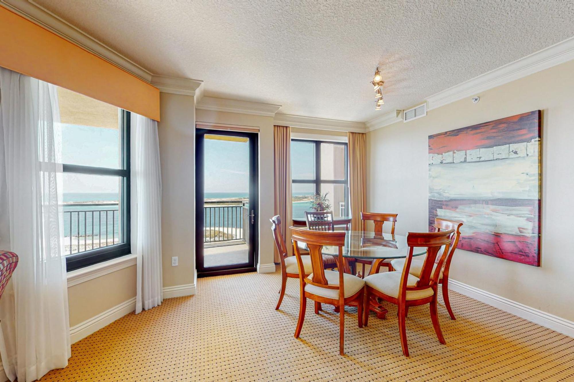 Emerald Grande W625 Apartment