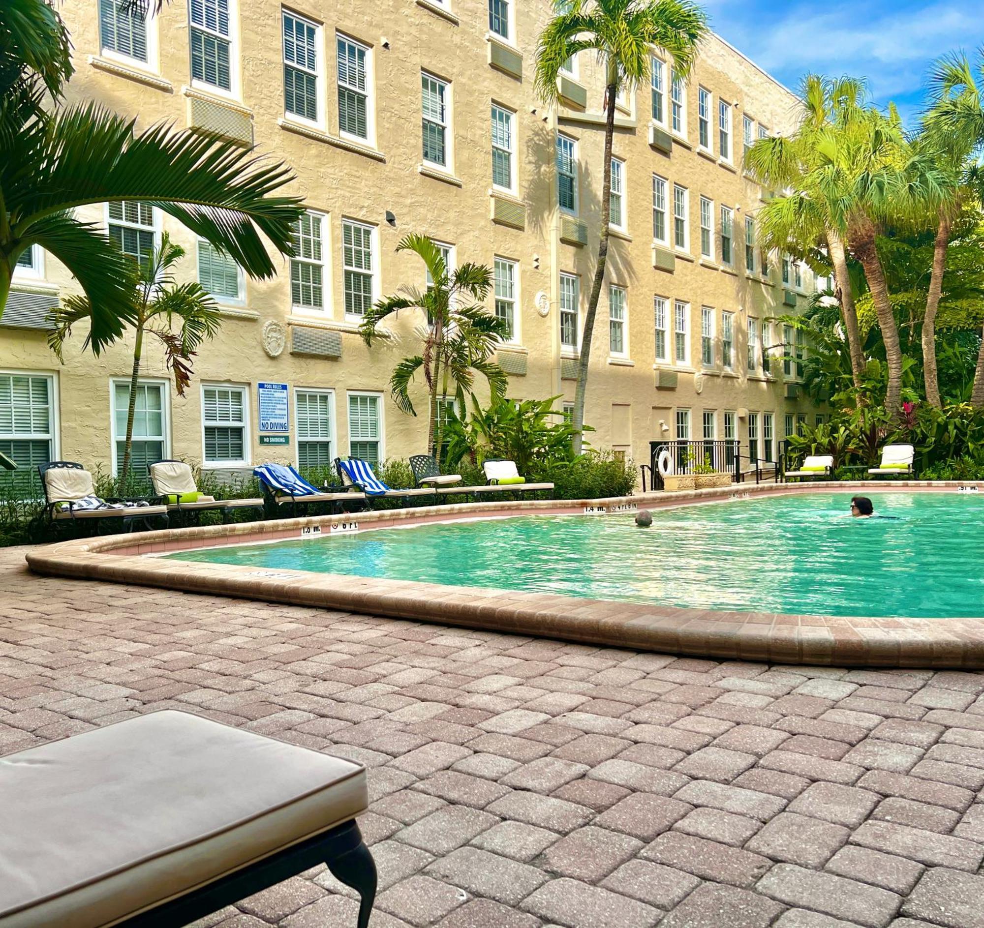 Aparthotel Renovated In The Heart Of Palm - Free Parking, Security Box Palm Beach