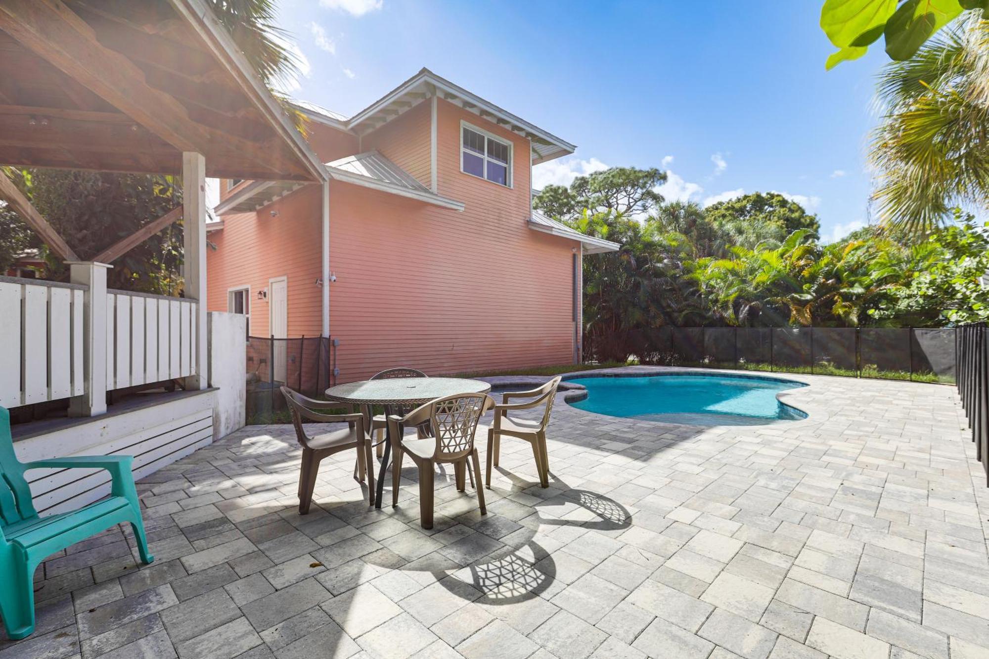 Palm With Decks And Florida - Near Golf
