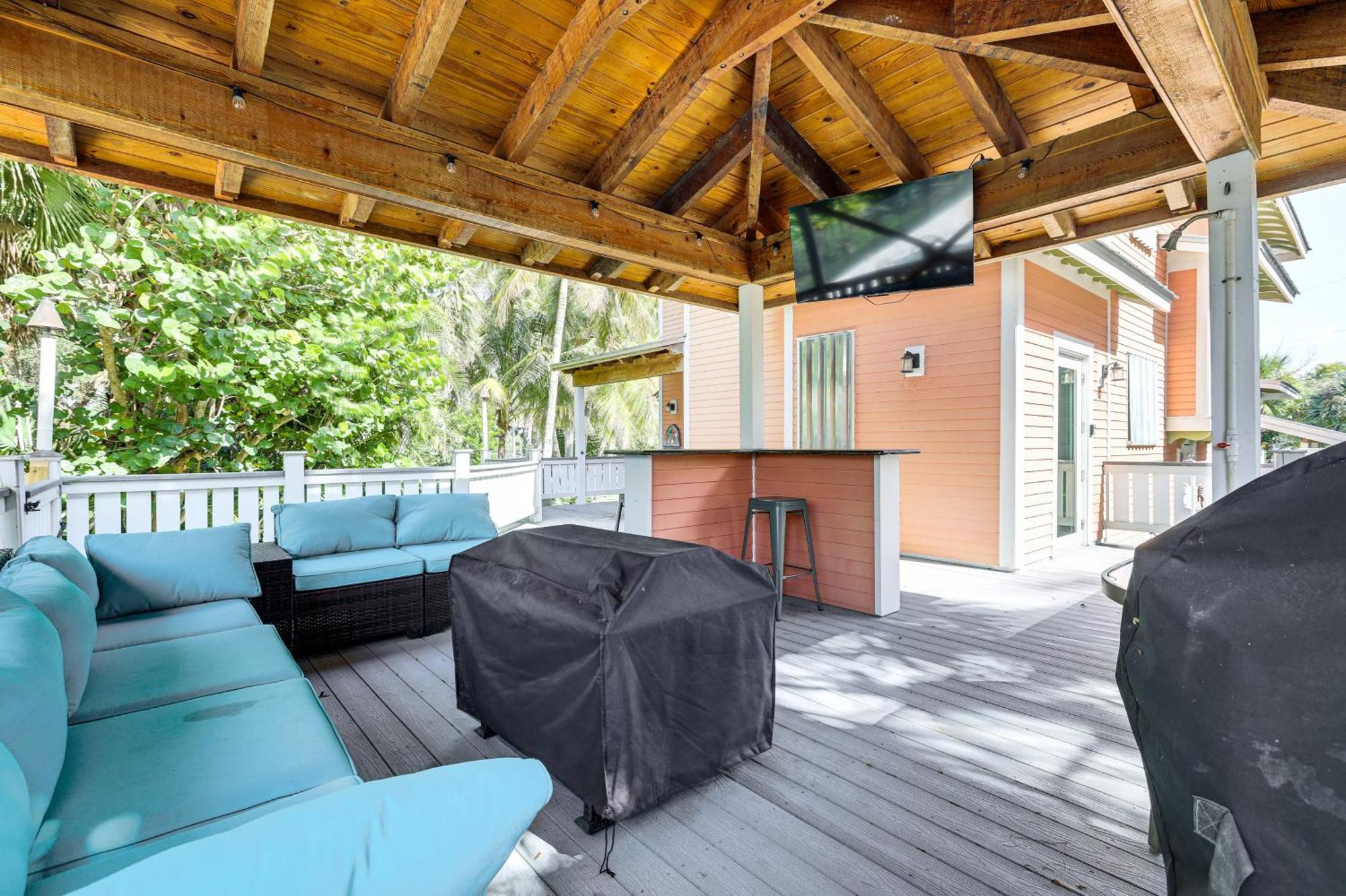 Palm With Decks And Florida - Near Golf Stuart