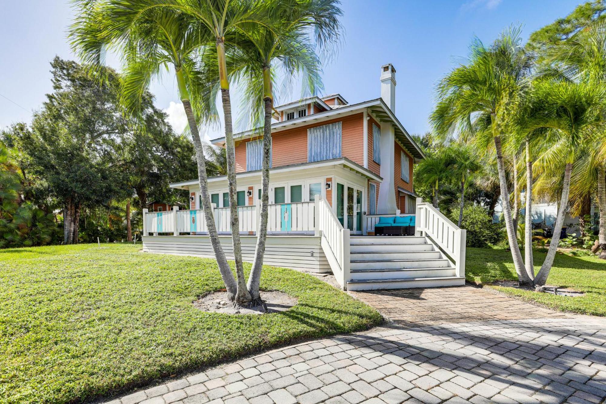 Palm With Decks And Florida - Near Golf