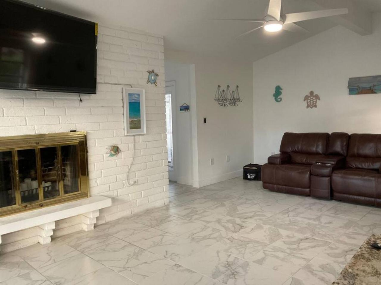 Holiday home Getaway - Close To The Airport And Downtown *
